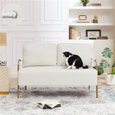 Divano minimalista in pelle con gambe in metallo